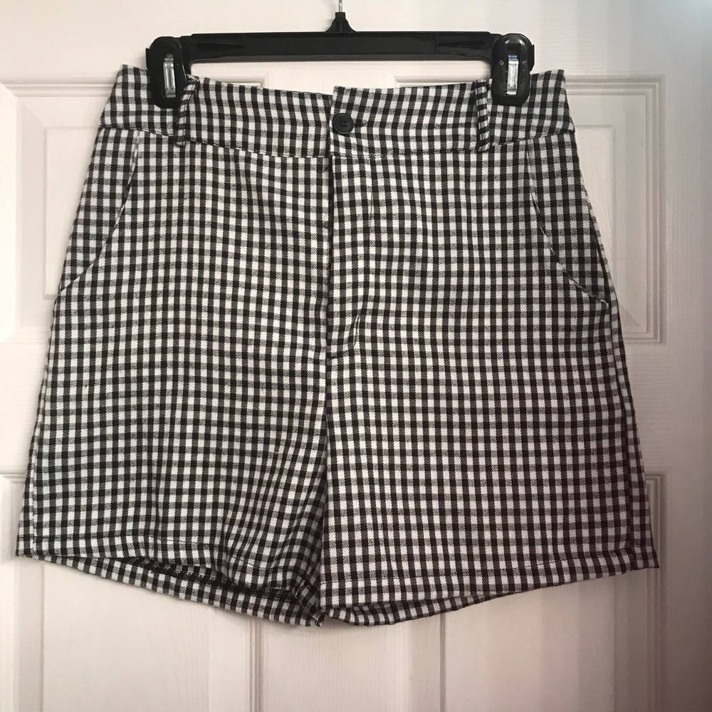 Black and white checkered women’s ahorts